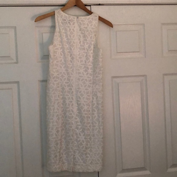 White Dress with embroidery - Picture 4 of 4